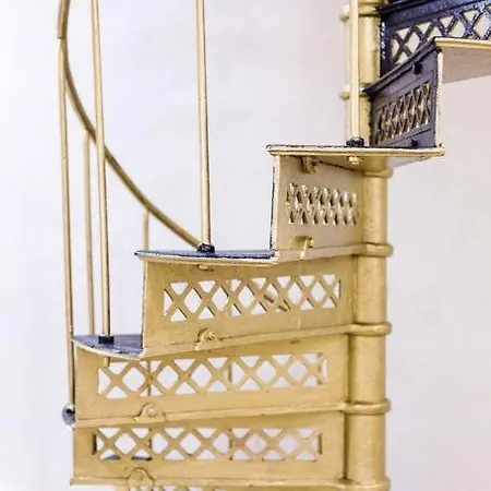Very Central Penthouse Апартаменты